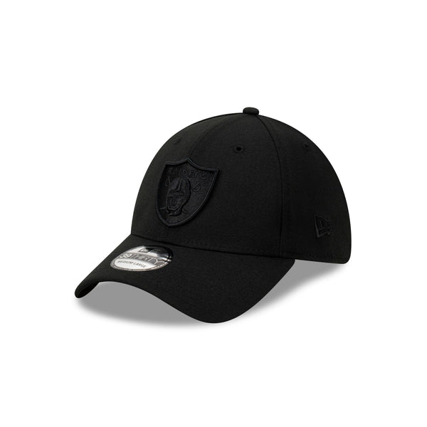 Las Vegas Raiders NFL Essentials Black on Black 39THIRTY Fitted