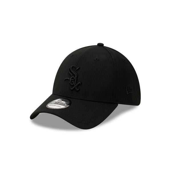 Chicago White Sox MLB Essentials Black on Black 39THIRTY Fitted