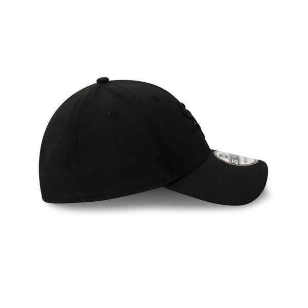 Chicago White Sox MLB Essentials Black on Black 39THIRTY Fitted