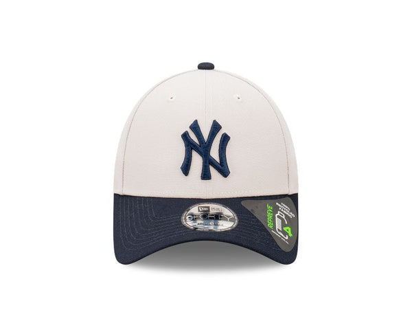 New York Yankees Repreve Two-Tone 9FORTY Cloth Strap