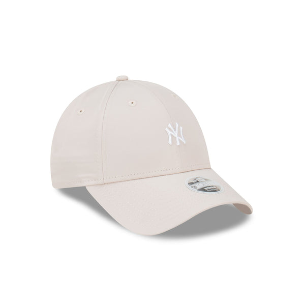 New York Yankees Moonstruck Womens 9FORTY Cloth Strap