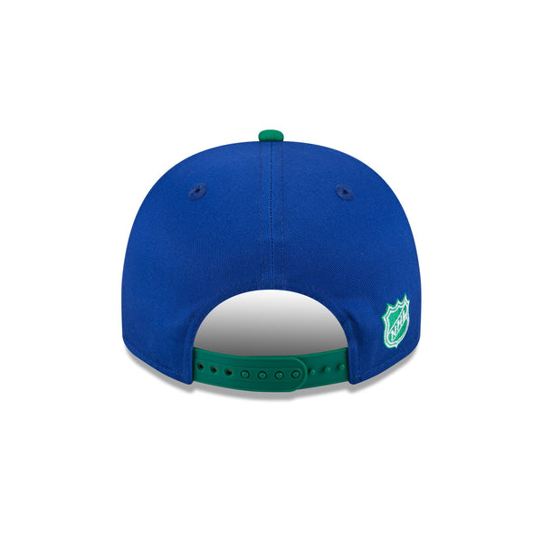 Vancouver Canucks NHL Official Team Colours Golfer